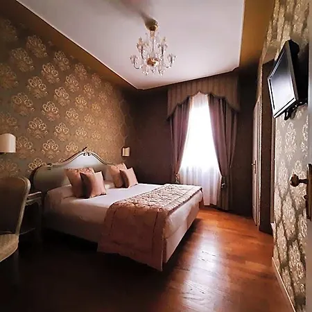 Palace 4*
