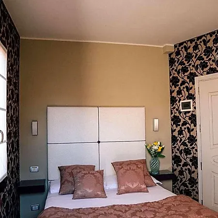 Palace 4*