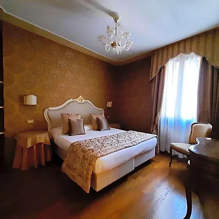 Palace فندق مبيت وإفطار 4*